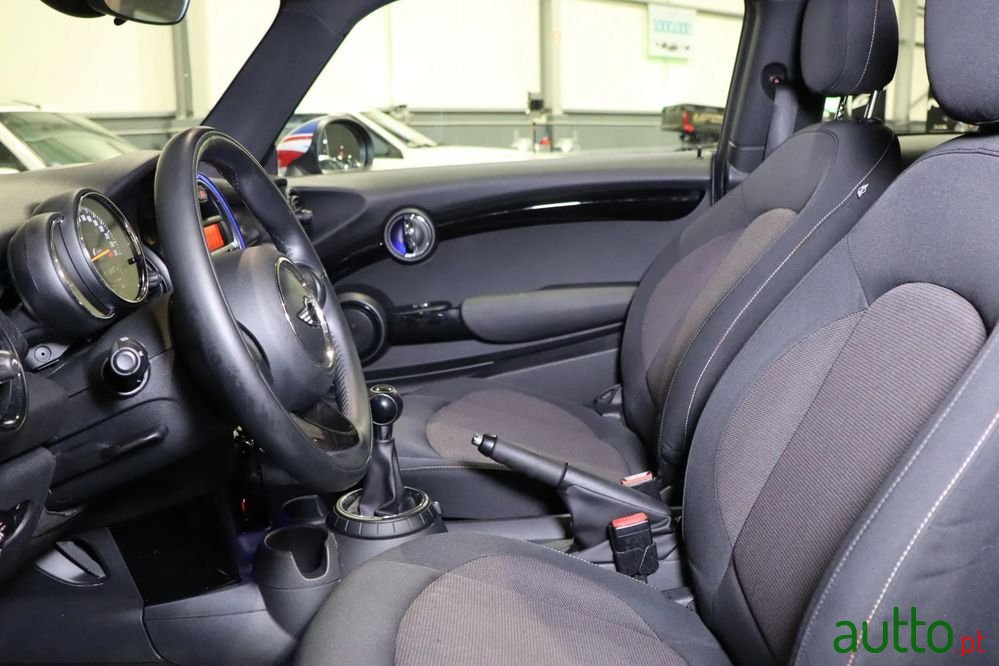 2014' MINI Cooper 3 Portas photo #6