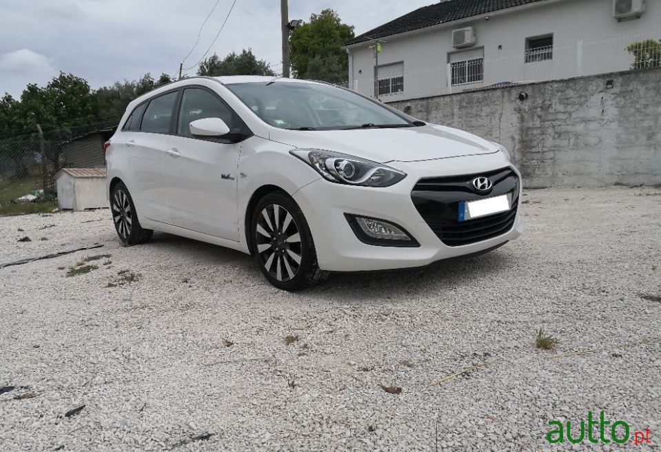 2013' Hyundai i30 Sw photo #2