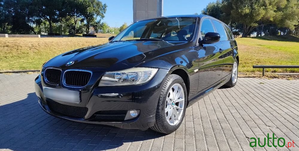 2012' BMW 318 D Touring Navigation photo #1