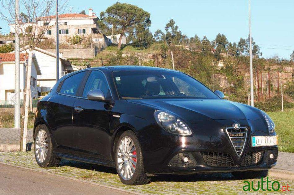 2011' Alfa Romeo Giulietta Progression photo #1