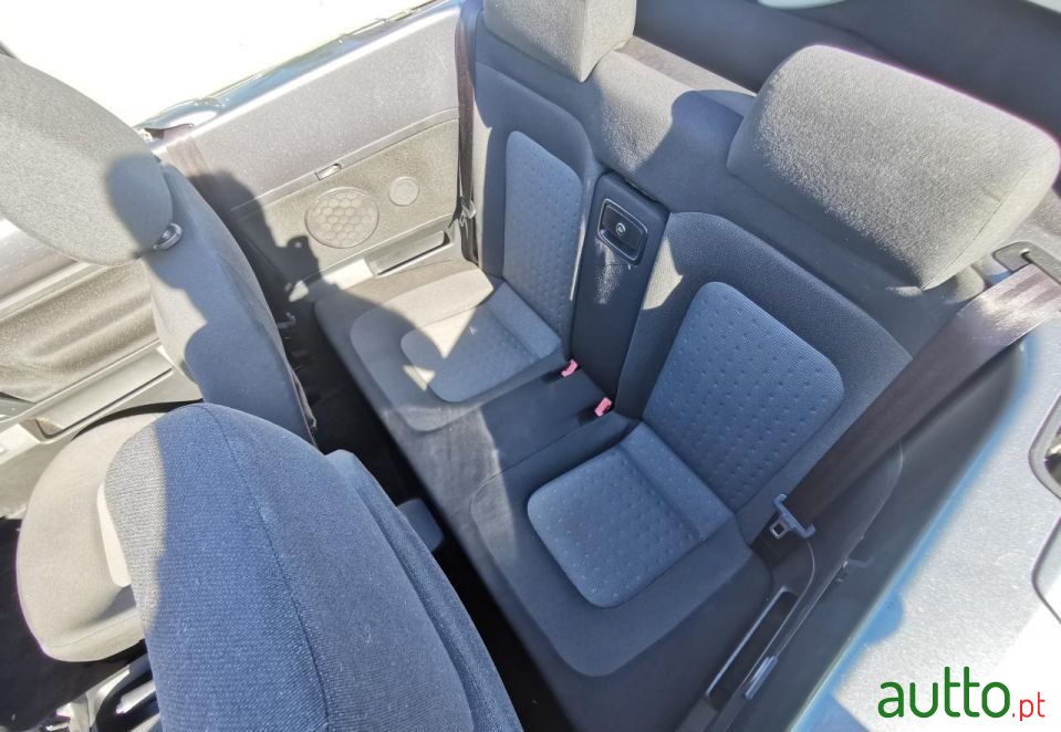 2007' Volkswagen New-Beetle photo #6