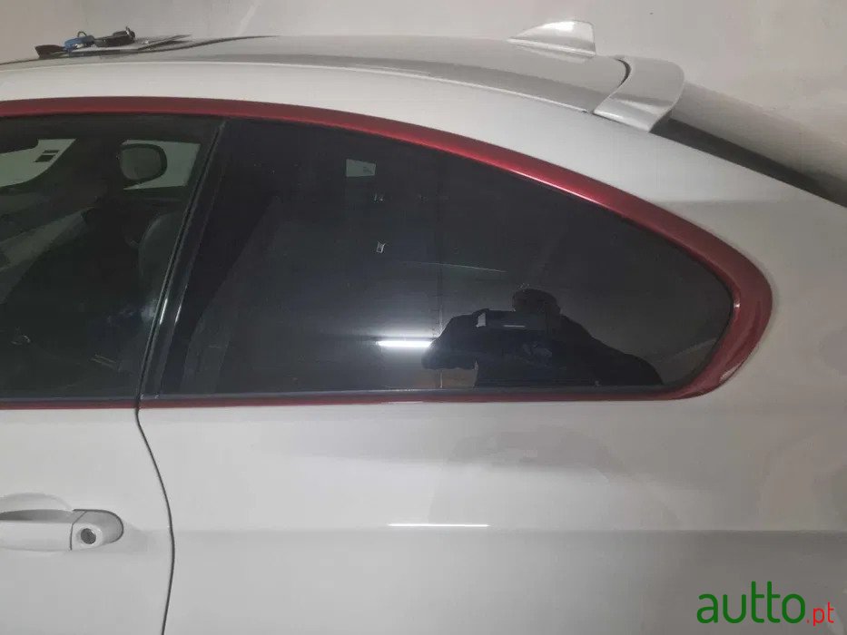 2010' BMW 320 photo #3