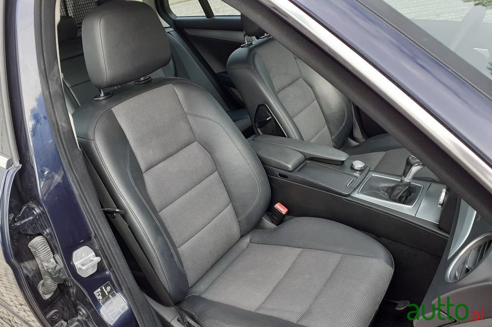 2011' Mercedes-Benz C-220 photo #6