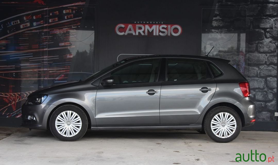 2017' Volkswagen Polo photo #6