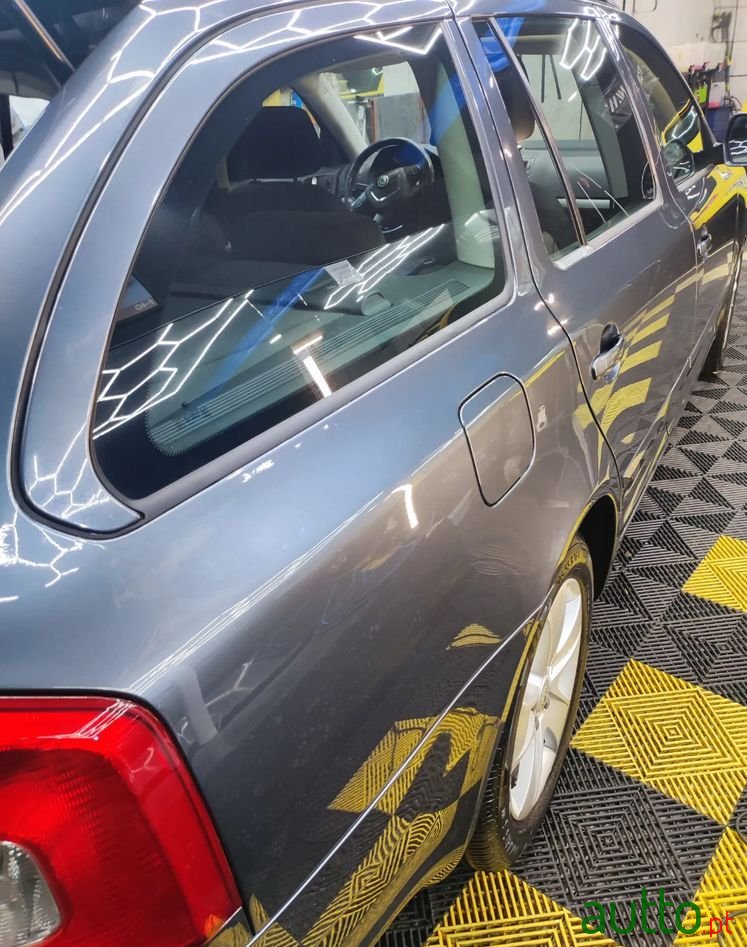 2010' Skoda Octavia Break photo #5