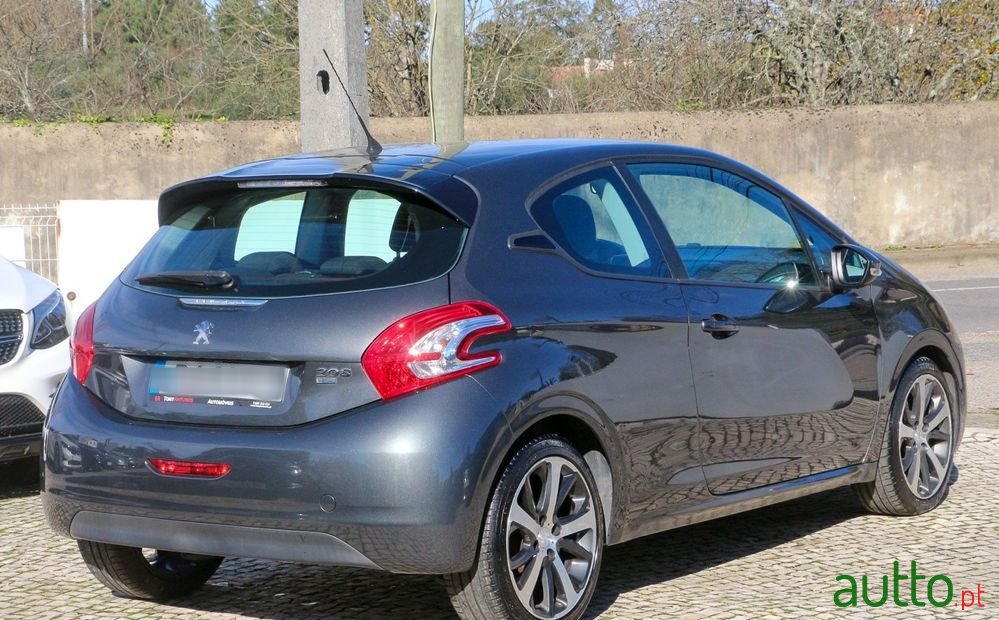 2012' Peugeot 208 photo #3