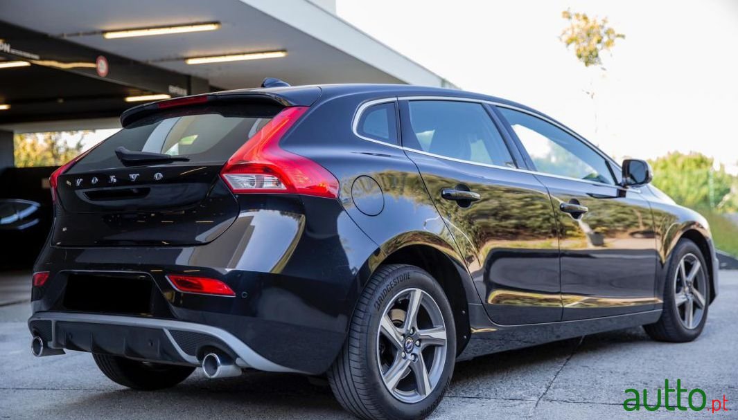 2015' Volvo V40 photo #2