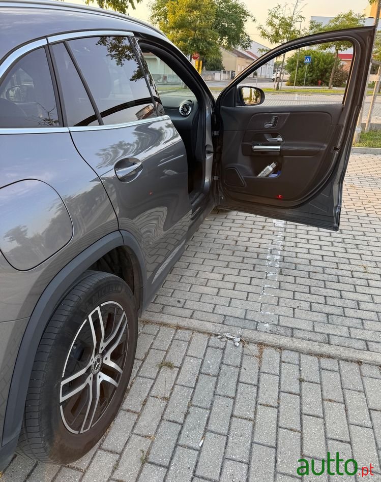 2021' Mercedes-Benz Classe Gla photo #3