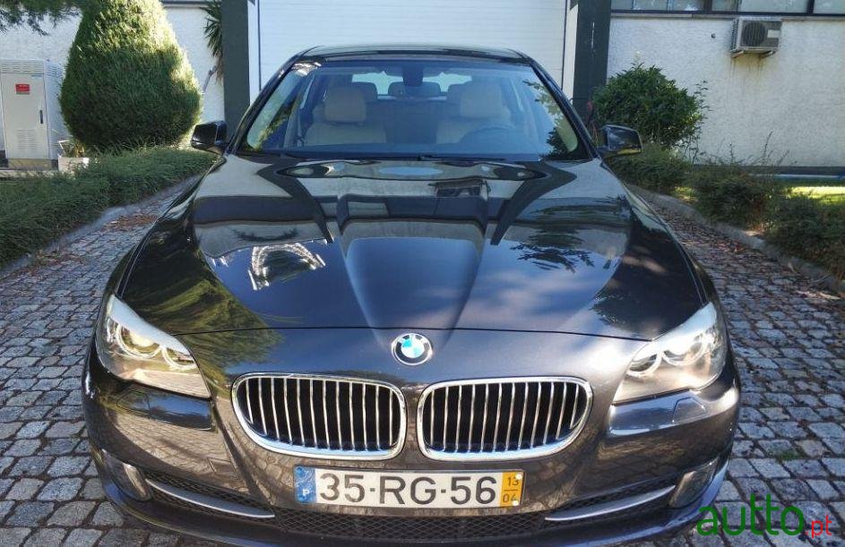 2013' BMW 530 photo #1