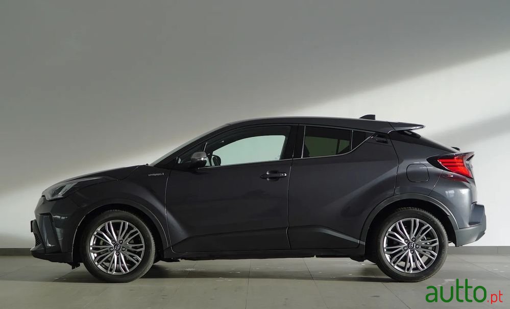 2021' Toyota C-HR photo #2