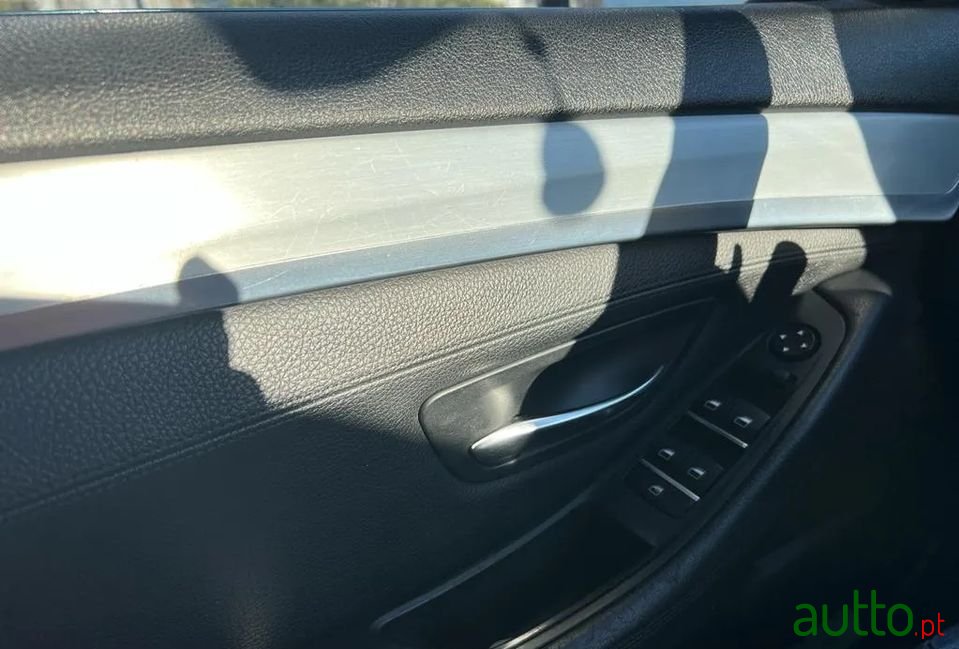 2014' BMW 520 photo #3