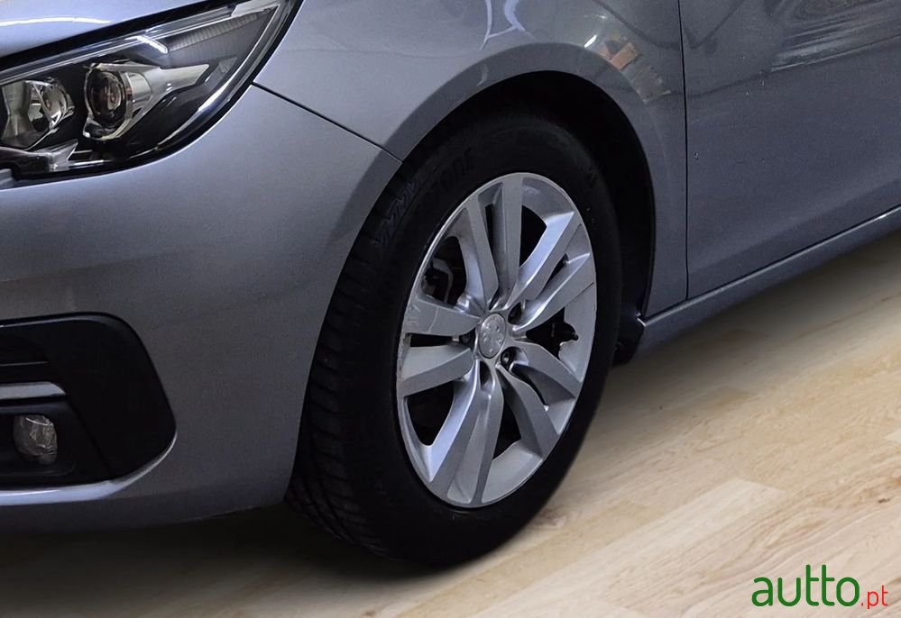 2019' Peugeot 308 photo #6