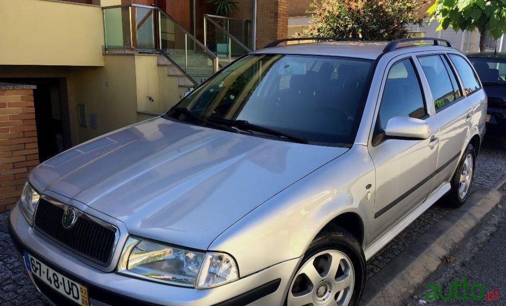 2002' Skoda Octavia Break photo #1