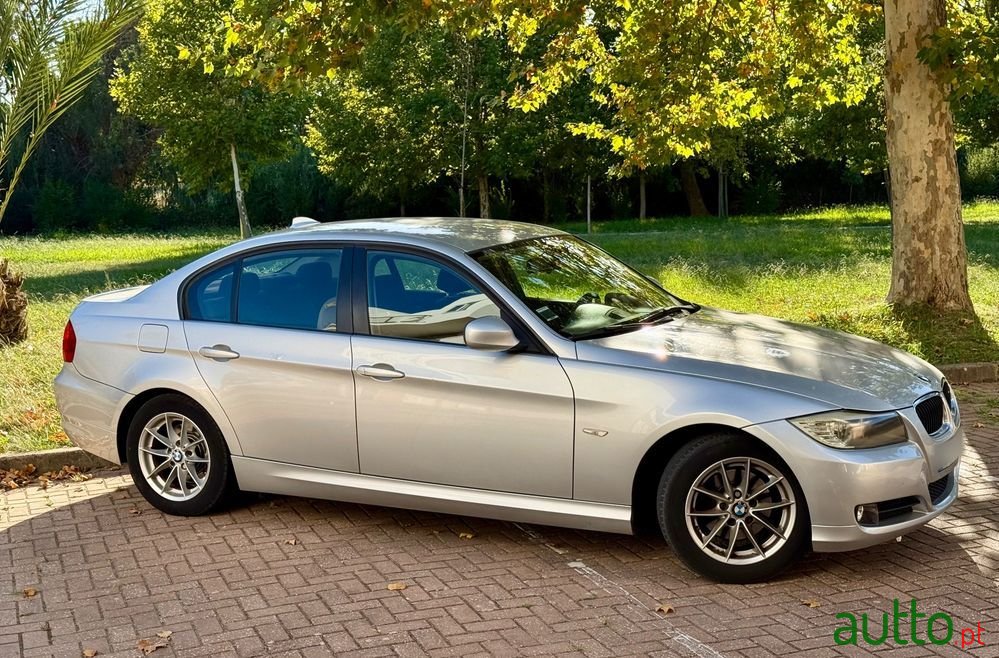 2010' BMW Série 3 D Navigation photo #6