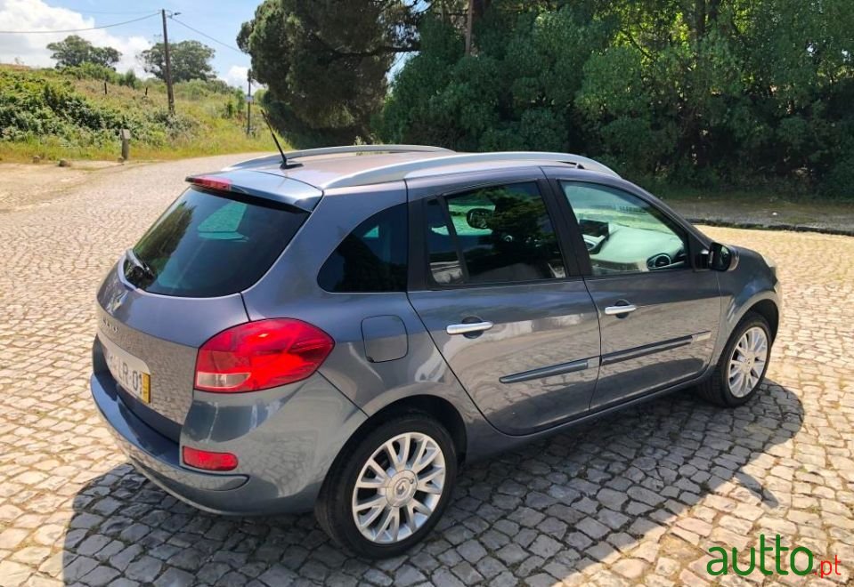 2011' Renault Clio Break photo #4