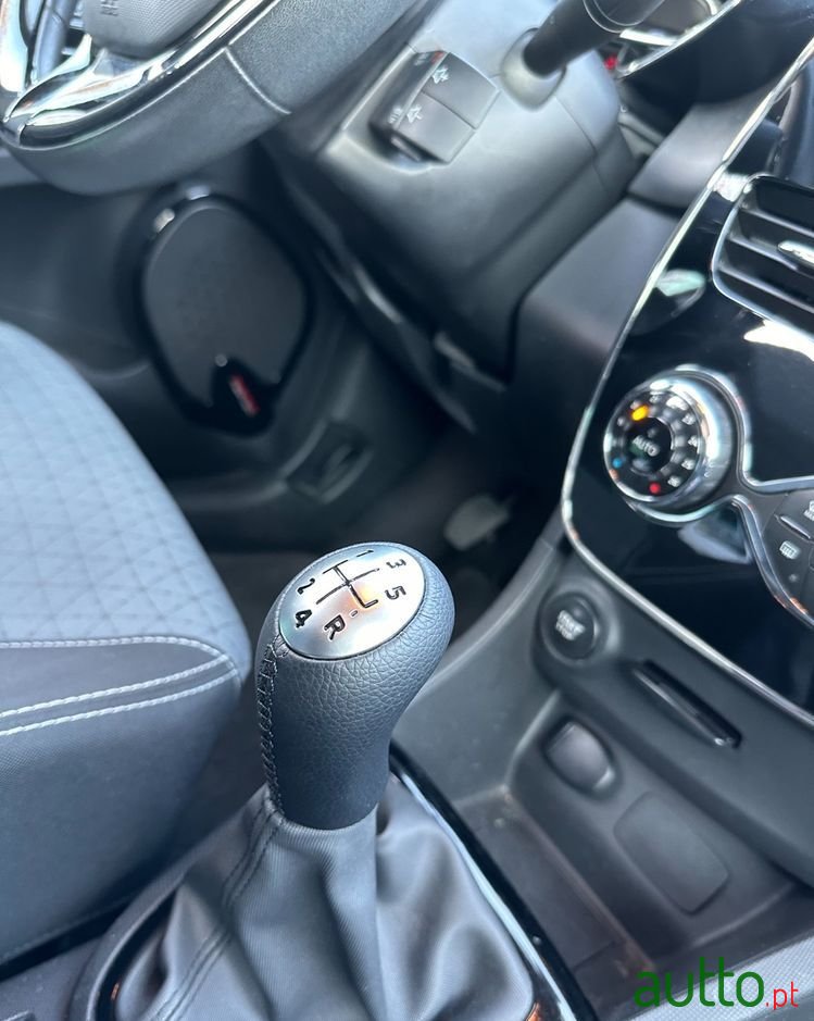 2014' Renault Clio photo #3