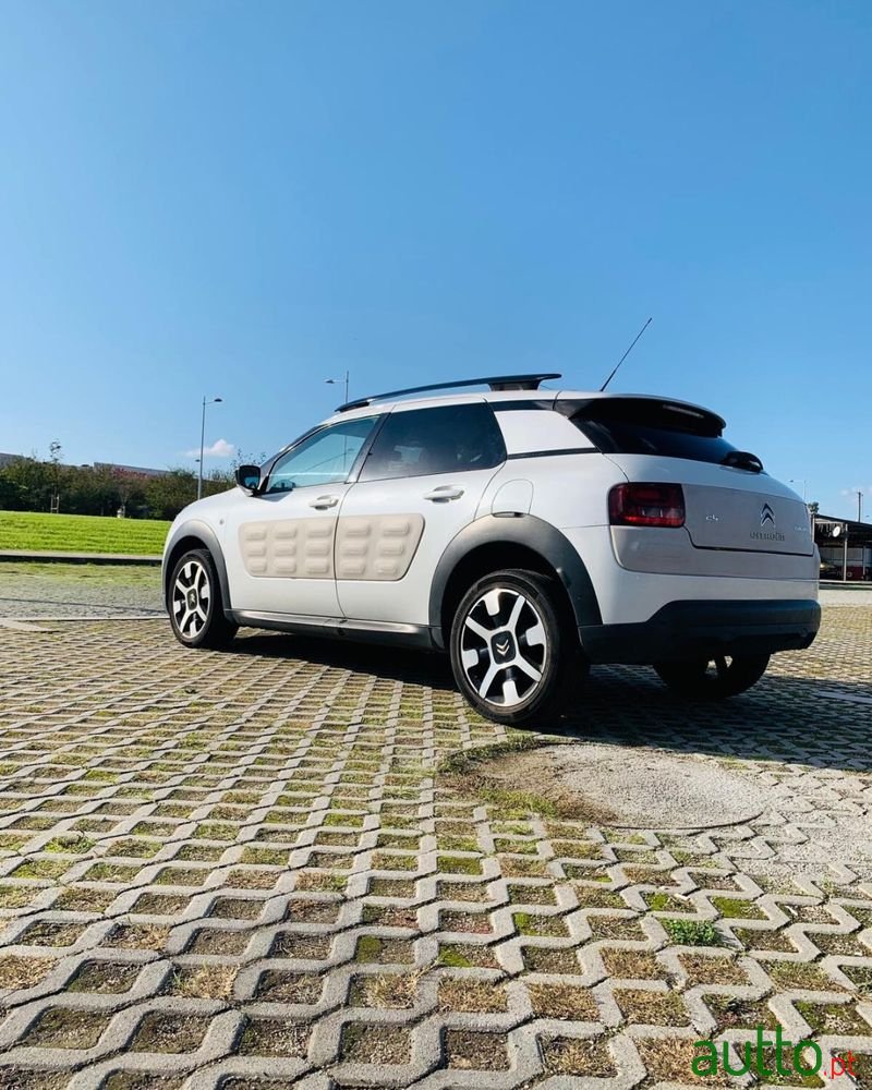 2016' Citroen C4 Cactus photo #3