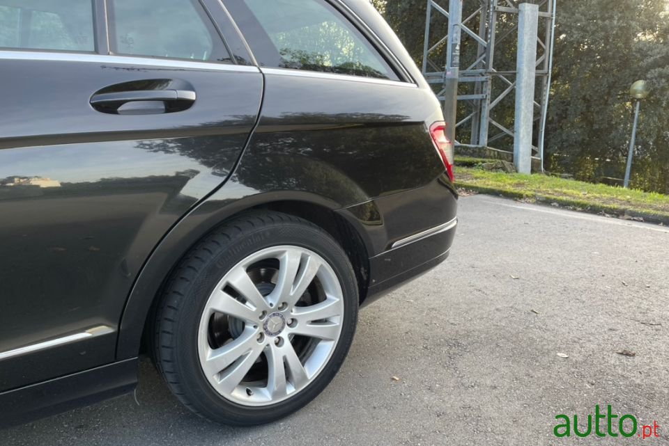 2008' Mercedes-Benz C-220 photo #6