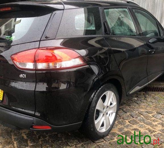 2015' Renault Clio Sport Tourer photo #2