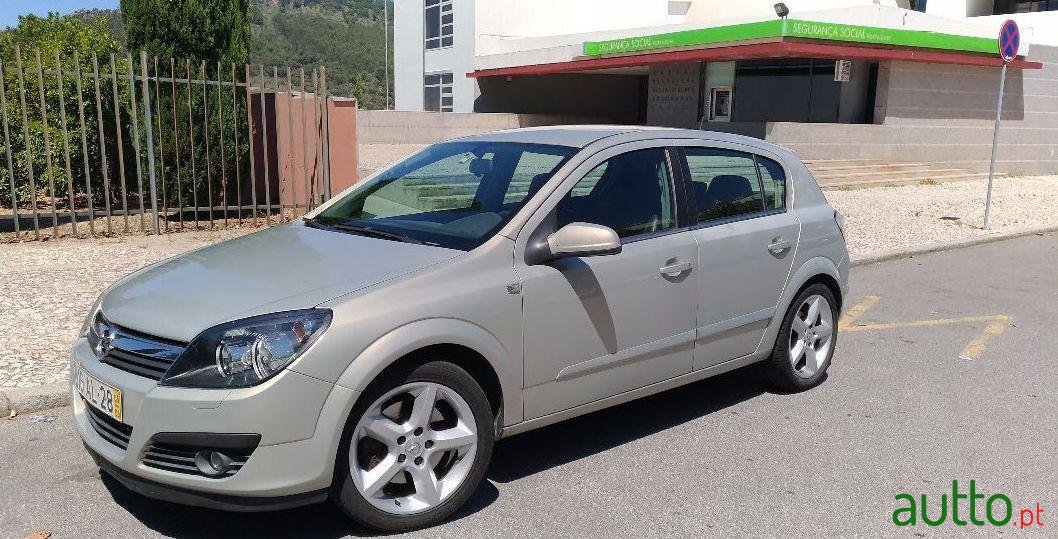 2005' Opel Astra 1.9 Cdti photo #1