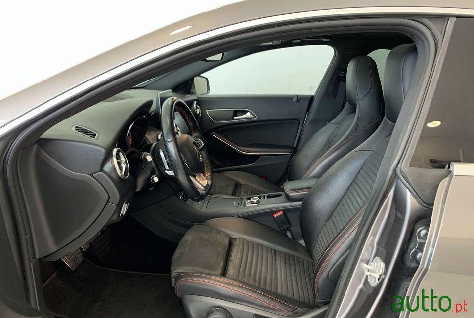 2016' Mercedes-Benz Cla-220 photo #3