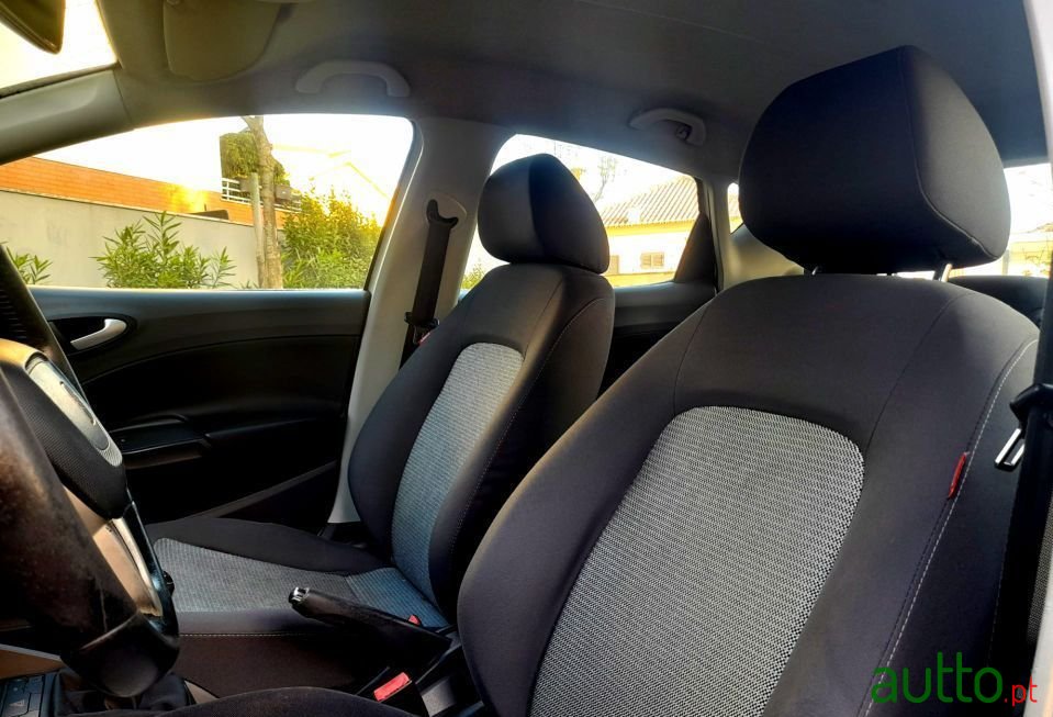 2010' SEAT Ibiza photo #6