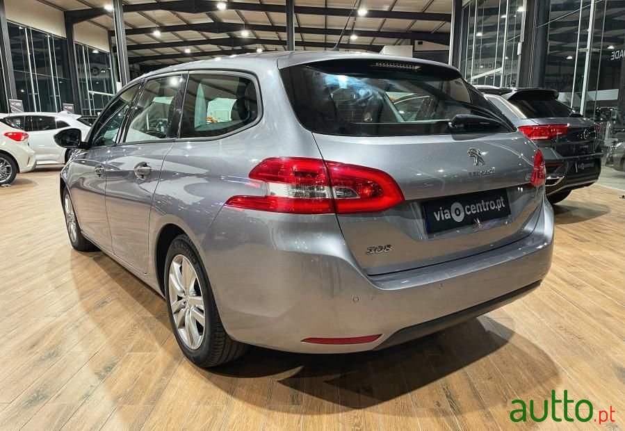 2017' Peugeot 308 Sw photo #2