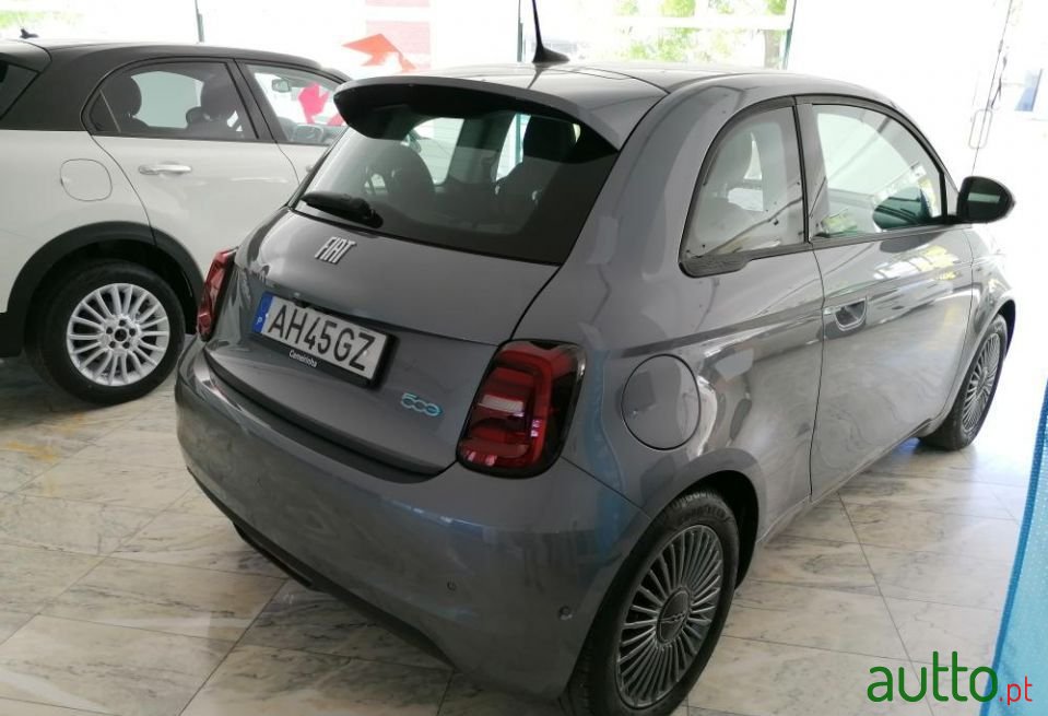 2021' Fiat 500E photo #5