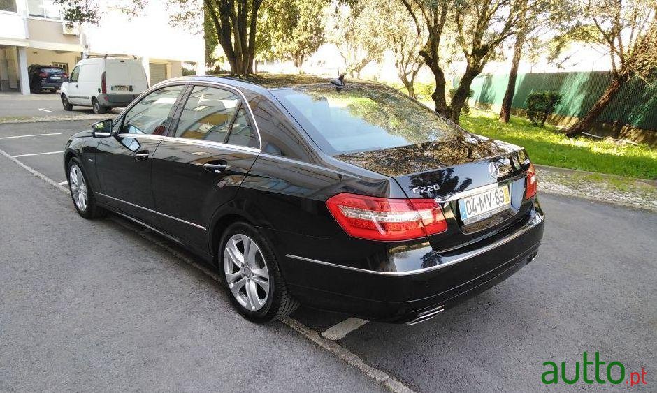2012' Mercedes-Benz E-220 photo #1
