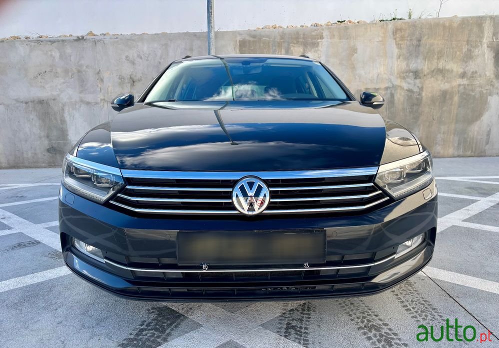 2018' Volkswagen Passat Variant photo #2