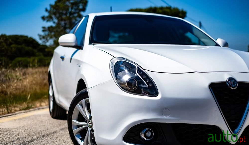 2018' Alfa Romeo Giulietta photo #5