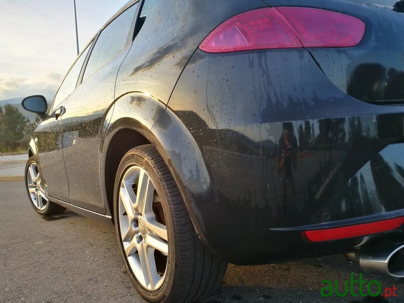 2011' SEAT Leon photo #3