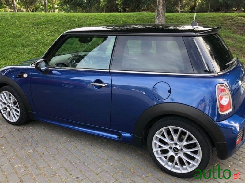 2013' MINI Cooper D photo #3