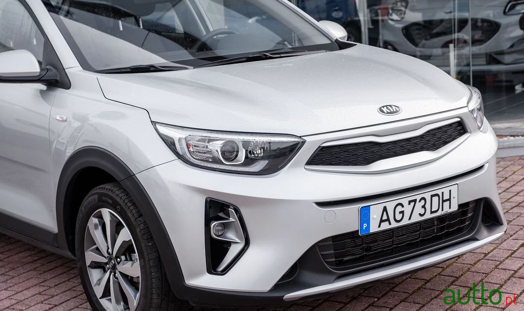 2021' Kia Stonic photo #2
