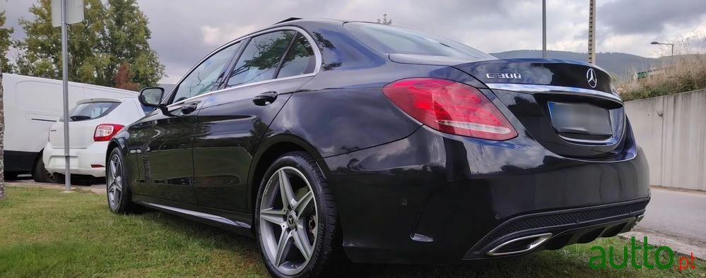 2015' Mercedes-Benz Classe C photo #2