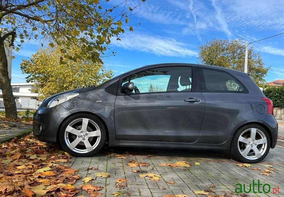 2008' Toyota Yaris photo #4