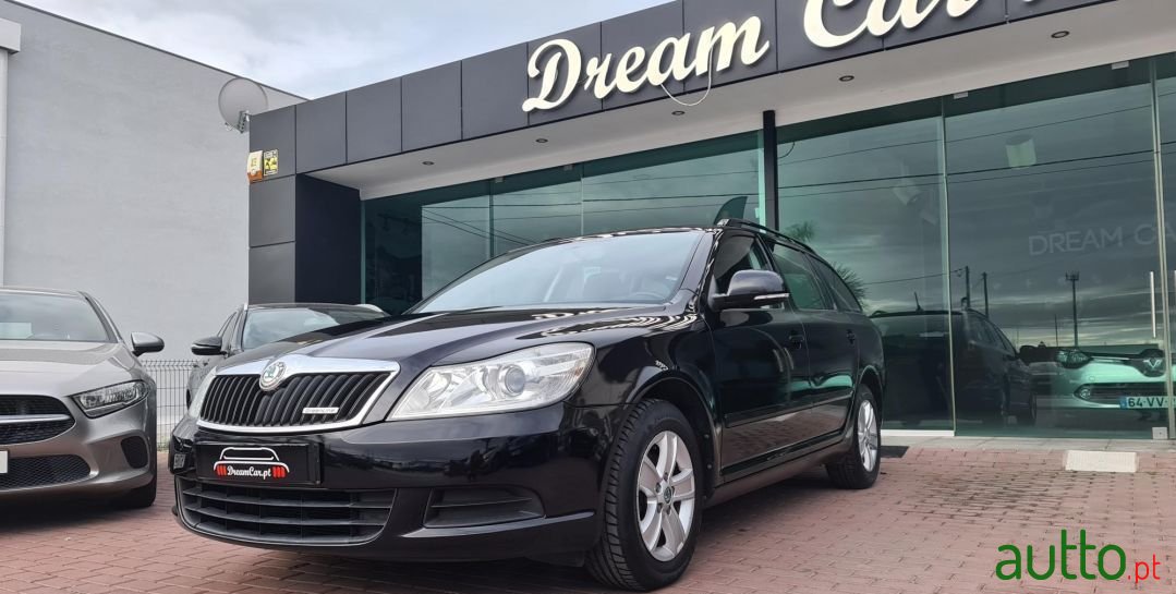 2011' Skoda Octavia Break photo #4