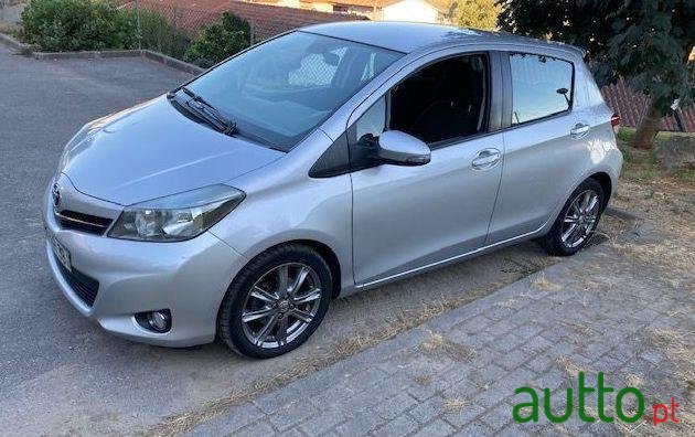 2013' Toyota Yaris photo #3