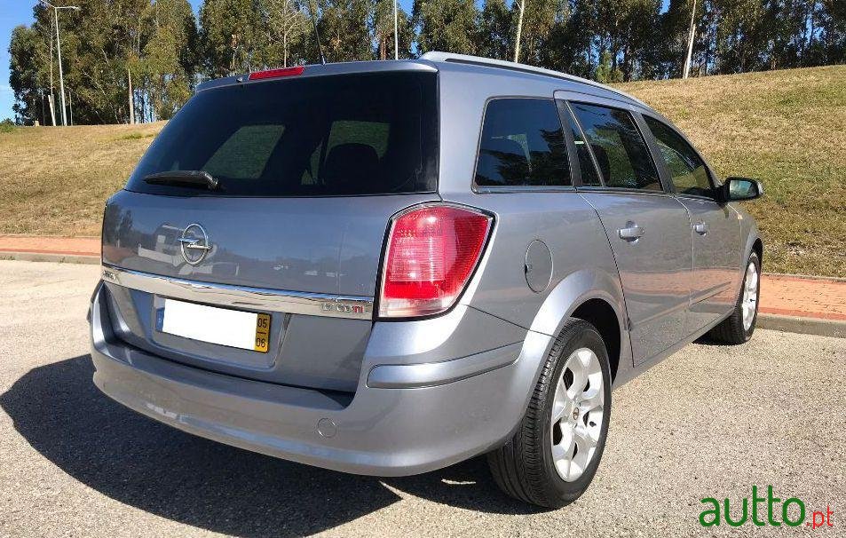 2005' Opel Astra Caravan photo #3