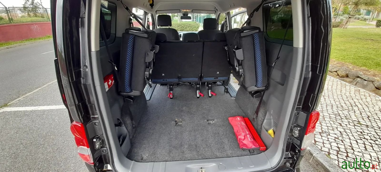 2015' Nissan NV200 photo #2