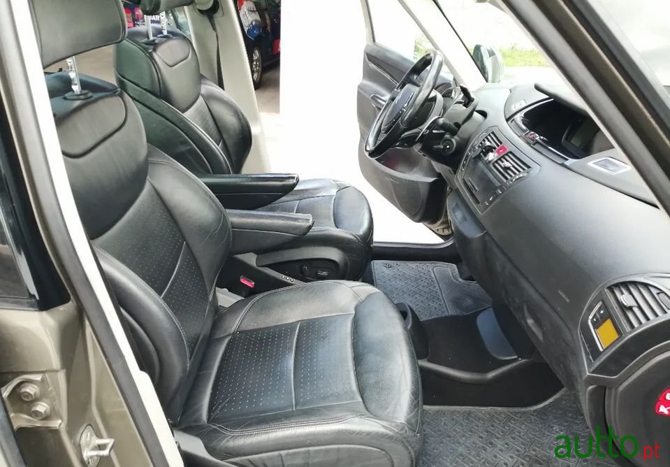 2007' Citroen C4 Grand Picasso photo #5