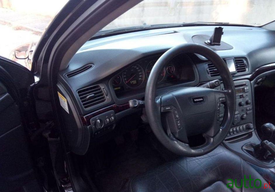 2001' Volvo S80 2.4 D5 Executive 4L photo #1