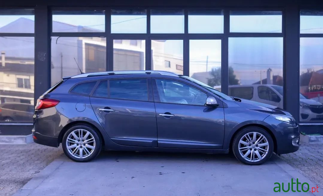 2012' Renault Megane Sport Tourer photo #4