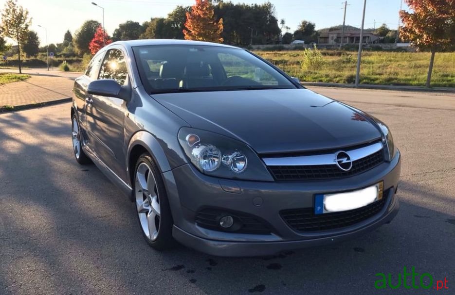 2005' Opel Astra Gtc photo #3