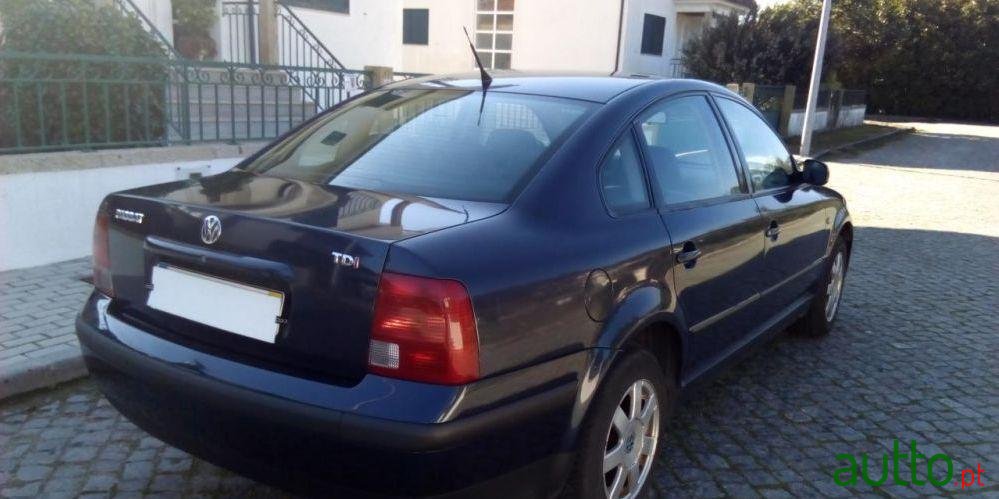 1998' Volkswagen Passat 1.9 Tdi Confortline photo #1