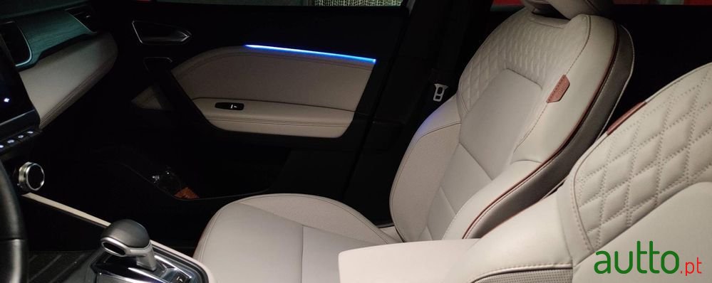 2020' Renault Captur photo #4