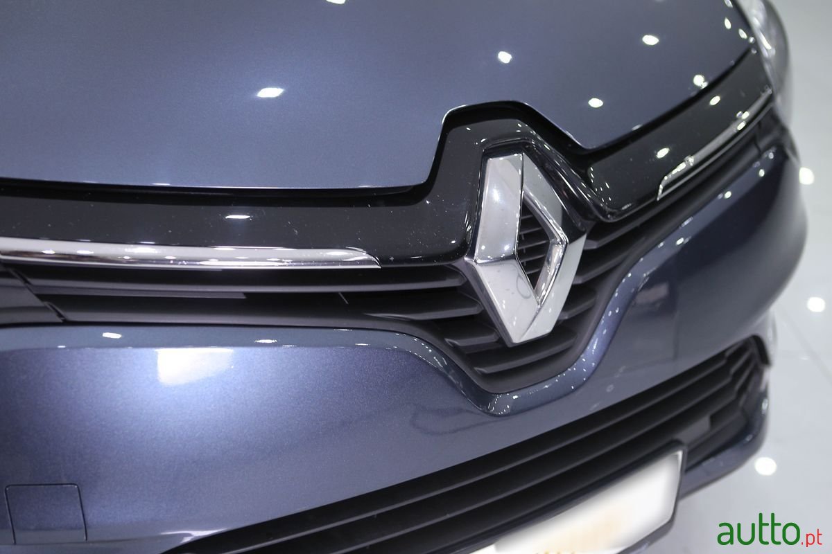 2017' Renault Clio Sport Tourer photo #6