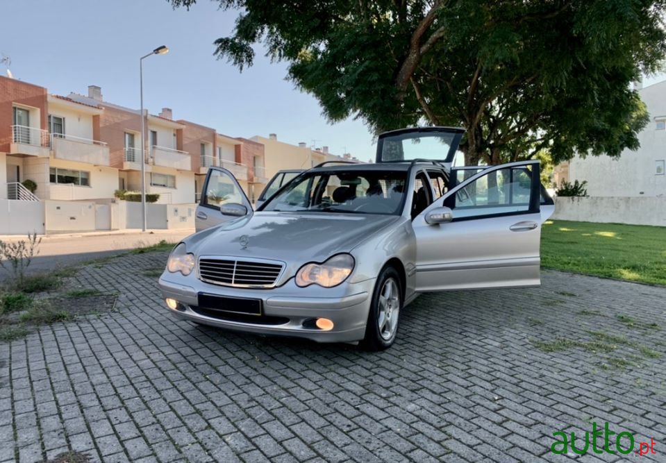 2002' Mercedes-Benz C-220 photo #3