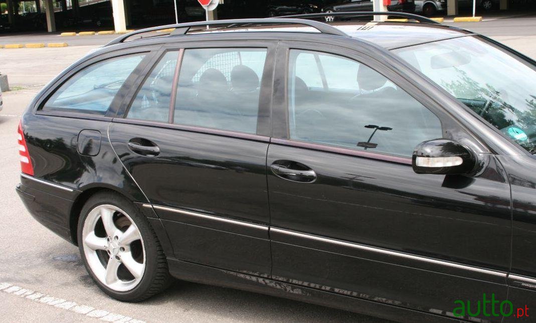 2004' Mercedes-Benz 220 photo #4