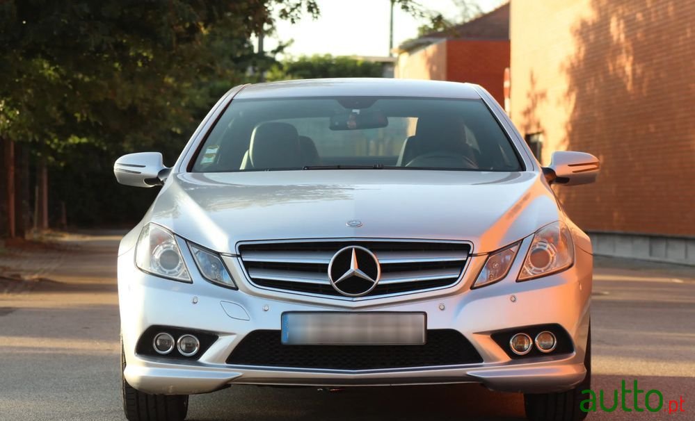 2009' Mercedes-Benz E 250 photo #2